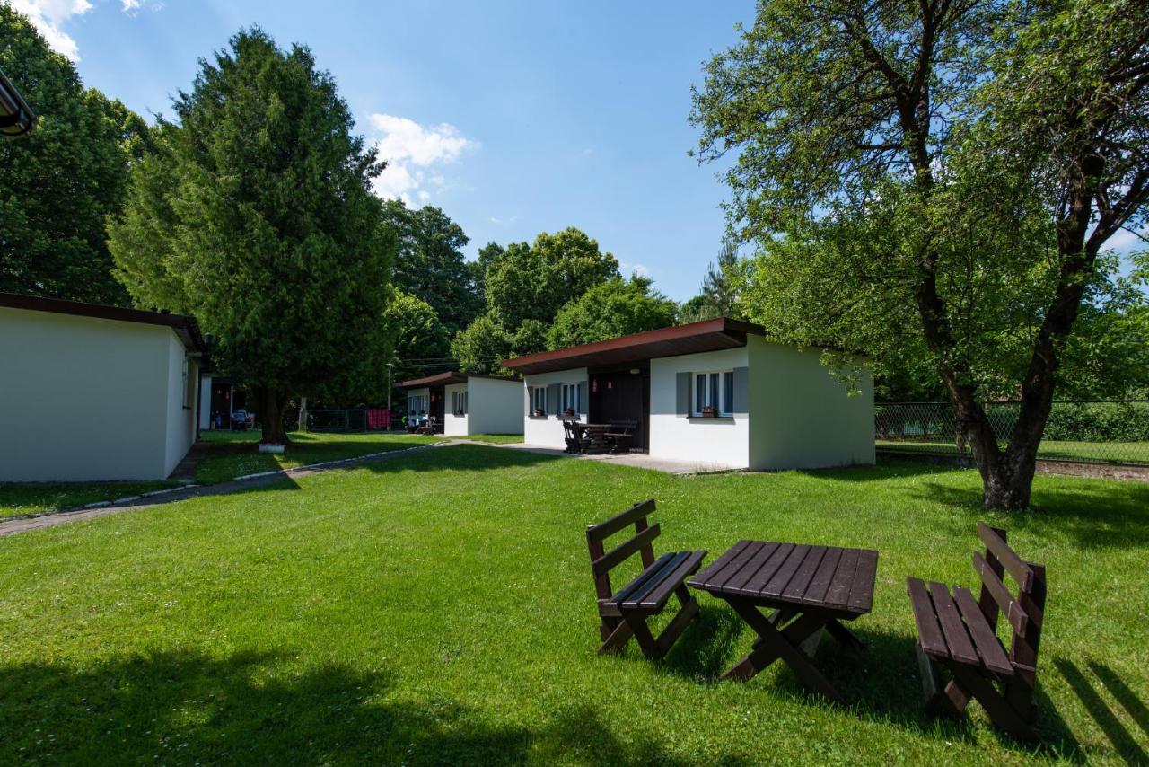 Hotel Osrodek Wypoczynkowy Dolomity Jedwabno Exterior foto