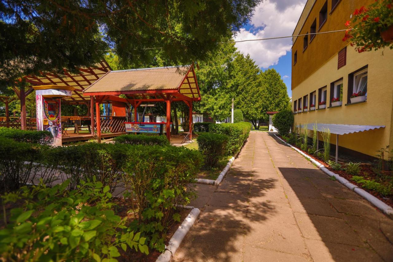 Hotel Osrodek Wypoczynkowy Dolomity Jedwabno Exterior foto